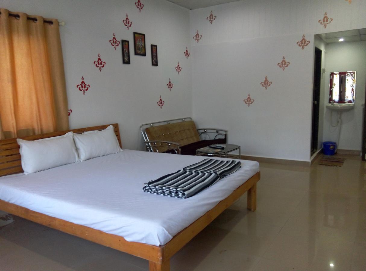Om Shree Bed And Breakfast Harihareshwar Bagian luar foto