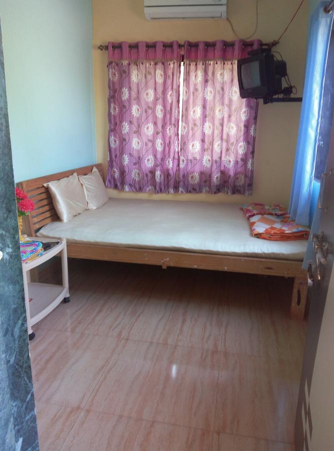 Om Shree Bed And Breakfast Harihareshwar Bagian luar foto
