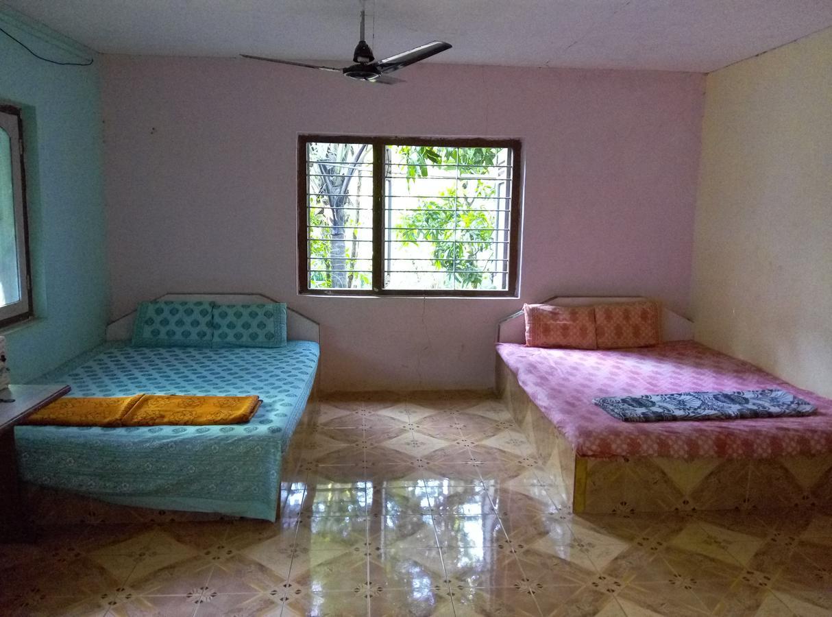 Om Shree Bed And Breakfast Harihareshwar Bagian luar foto