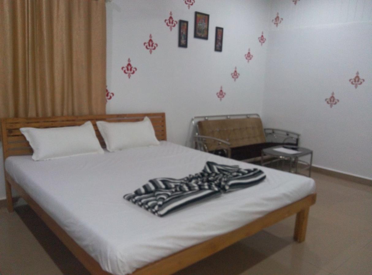 Om Shree Bed And Breakfast Harihareshwar Bagian luar foto