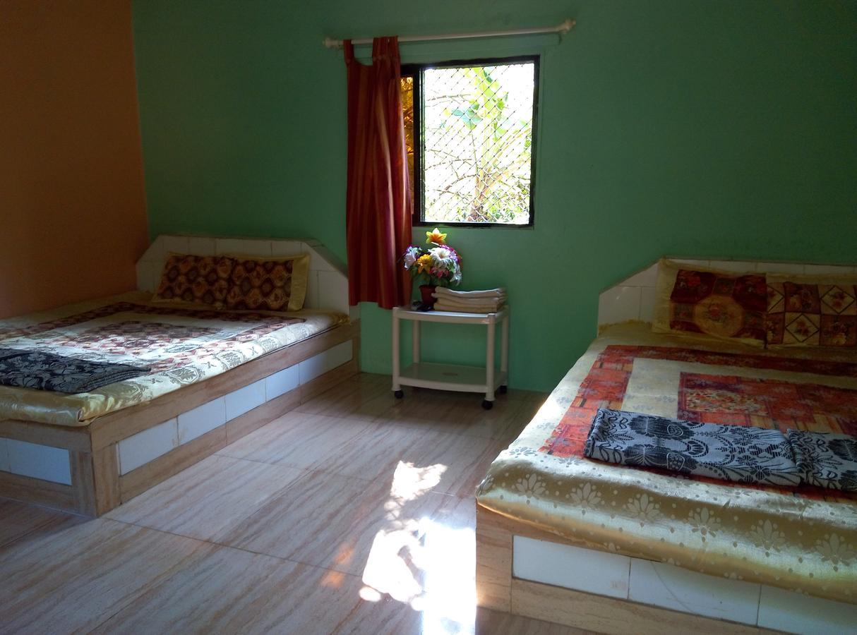 Om Shree Bed And Breakfast Harihareshwar Bagian luar foto